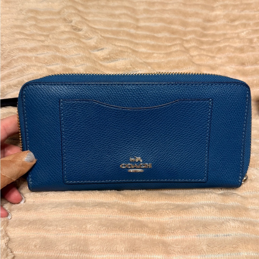 Coach Crossgrain Leather Accordion Zip Wallet  in teal blue color